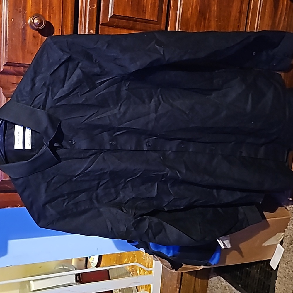 !!.    Young mens  size 14 1/2 32/33 dress shirt